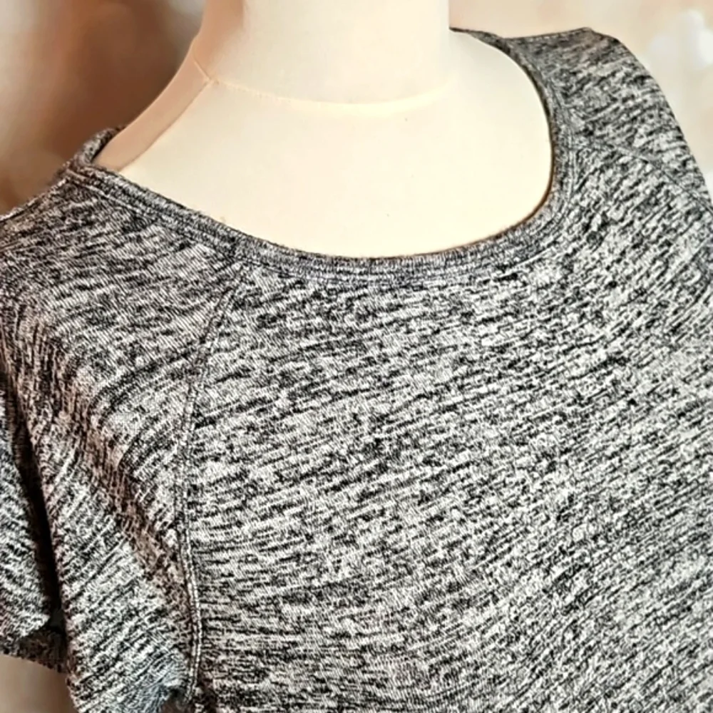 Calvin Klein Performance | Gray Tee - Picture 2 of 9